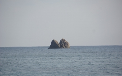 フタマタ岩
